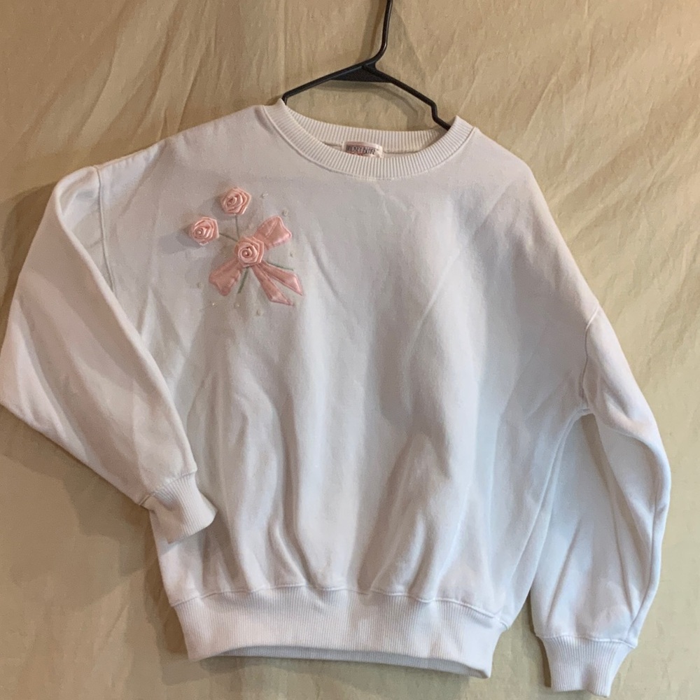 Vintage White Sweatshirt with Pink Rosettes and Embroidery.